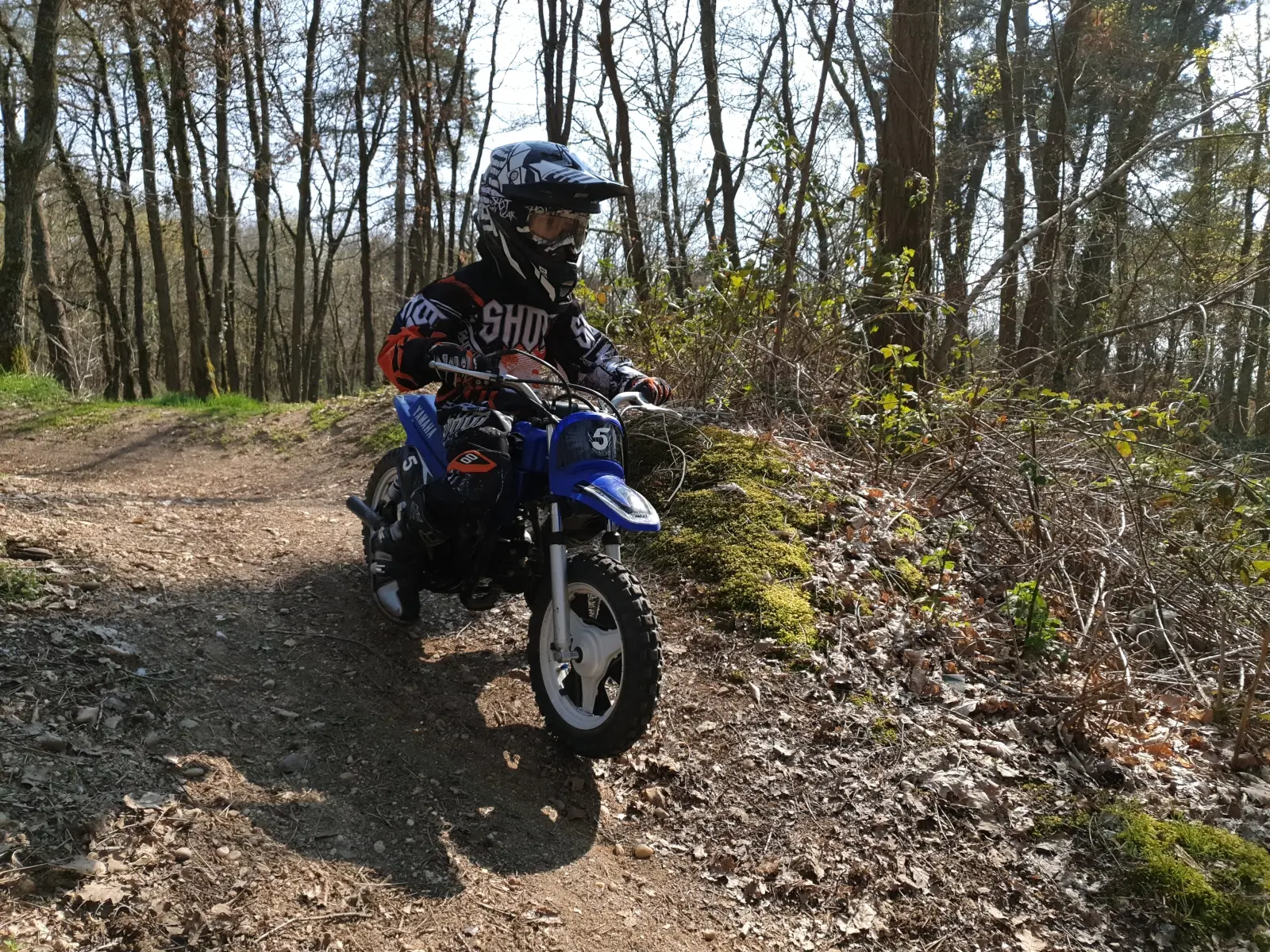 Quentin #308 en 2019 sur Yamaha PW 50 lors d'un entraînement à Tigy (45) sur un petit terrain de BMX privé
